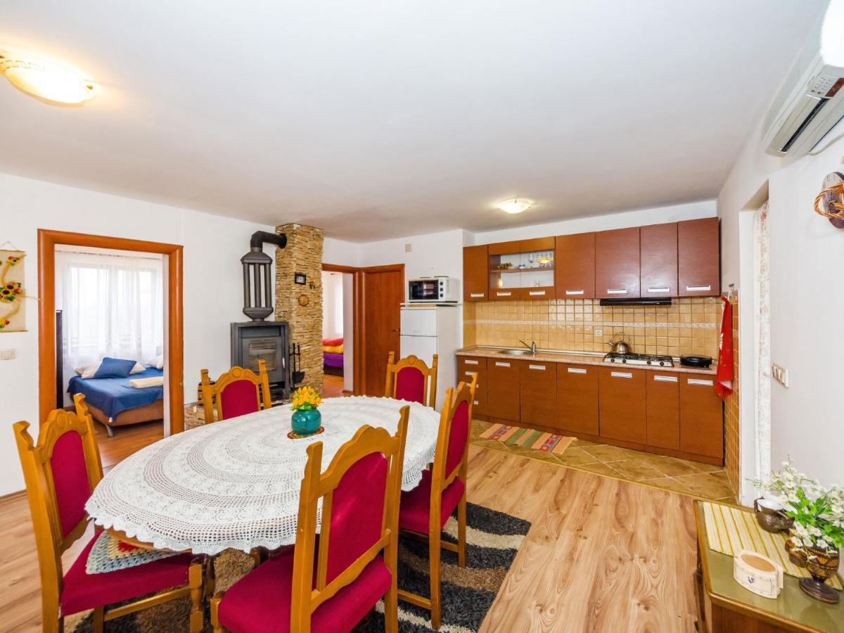 Vacation House Loreta Sveti Rok Екстериор снимка